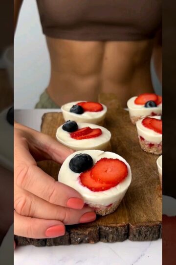 Frozen Oats Cups 🍓🤤 Quick, easy & so delish!