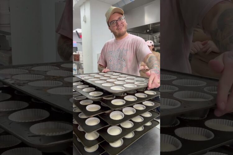 2,500 cupcakes 🤯 🤯 come back for part 2 #bakerylife #cupcakes