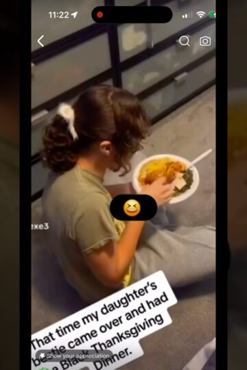 Little girl first time eating thanksgiving food at her black friends house 😂😂😂