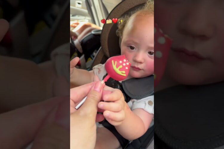trying the new cakepop from @starbucks 🍓 #toddlerapproved #starbucks #cakepops #strawberry #fyp
