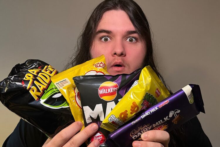AMERICAN TRIES UK CRISPS AND CHOCOLATE