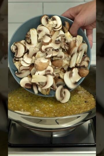 My Viral Creamy Garlic Mushroom Sauce... And Chicken