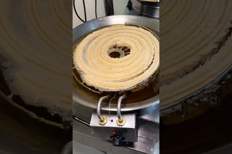 RODA GIGANTE DE CHURROS! Valor R$130📍R: Torrinha, 45, Tatuapé - SP #shortvideo #churros #dicas