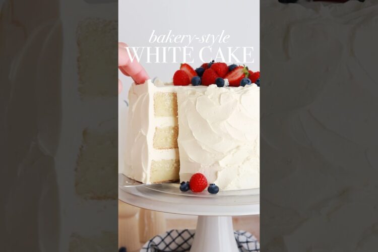 The softest, fluffiest white cake recipe ever! Find it at sugarandsparrow.com #vanillacake #cake