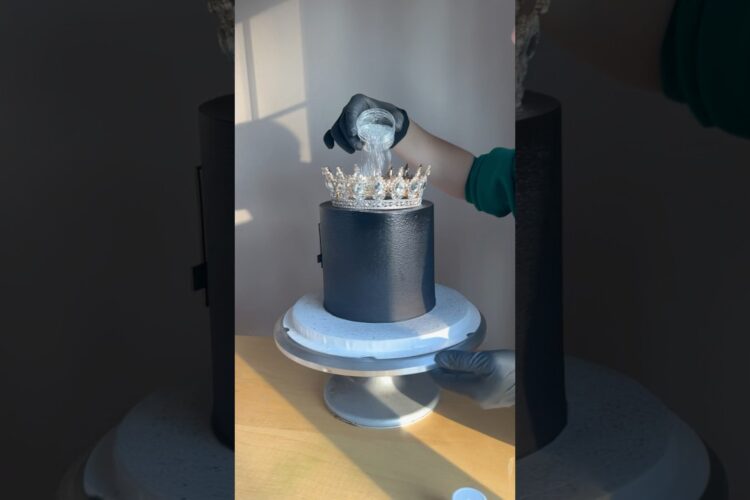 Glitter Cake with Crown - for a real QUEEN