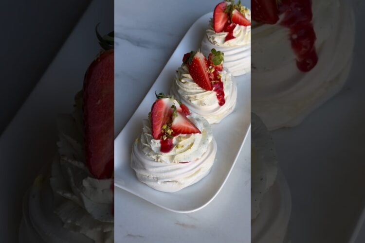 PAVLOVA 🍓🔥 #recette #shorts #miam