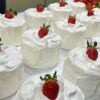케익속에 딸기한팩이 통으로? 예약없인 못먹는 딸기 한팩 통 케이크 Popular korean strawberry cake - Korean street food