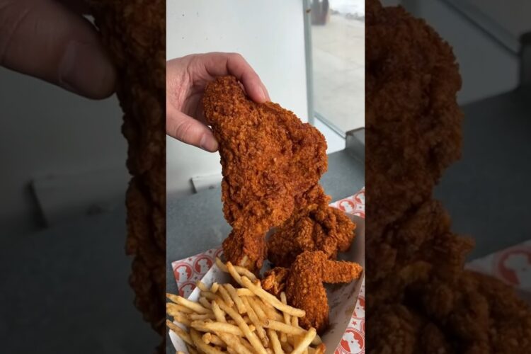 Some of the BEST Fried Chicken in NYC is coming out of Blue Ribbon Fried Chicken! 🍗🔥 #DEVOURPOWER