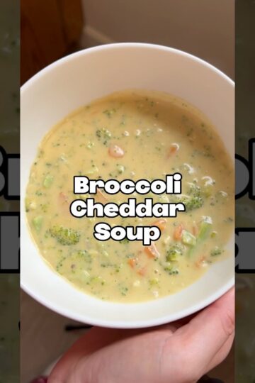 Broccoli cheddar soup recipe 🥦 a quick, cozy, healthy, and easy recipe for dinner tonight!