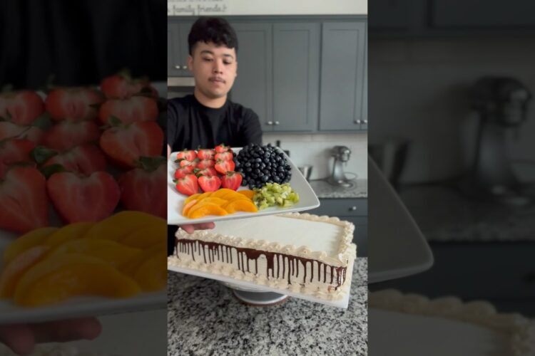 Tres Leches Sheet Cake🔥#shorts #teenbaker #viral #pasteltresleches