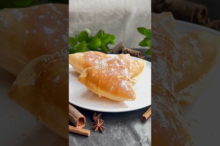 Try these Mexico Inspired Sopapillas DRIZZLED in Honey 🇲🇽🍯 #honey #fried