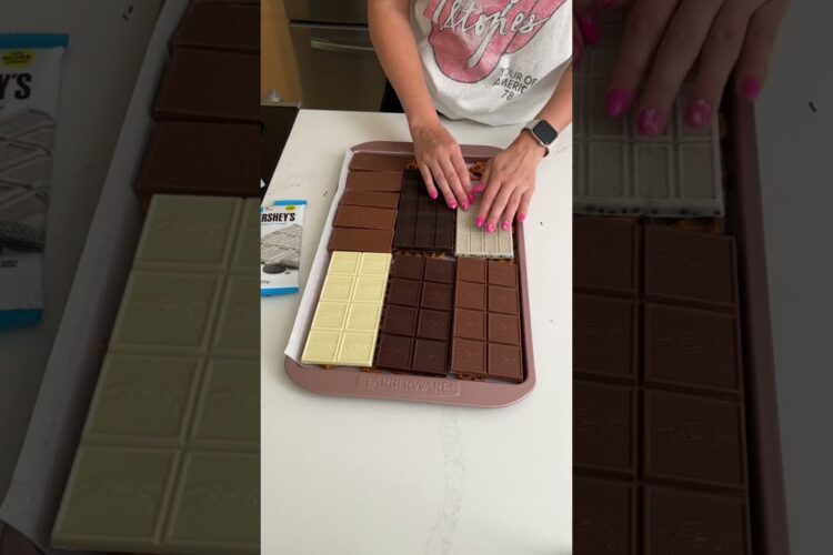 The best way to make chocolate covered pretzels😍