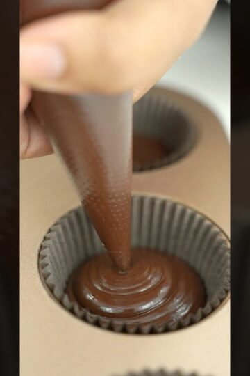 Crack-Free Cupcake Guide + No-Stick Liner Hack!