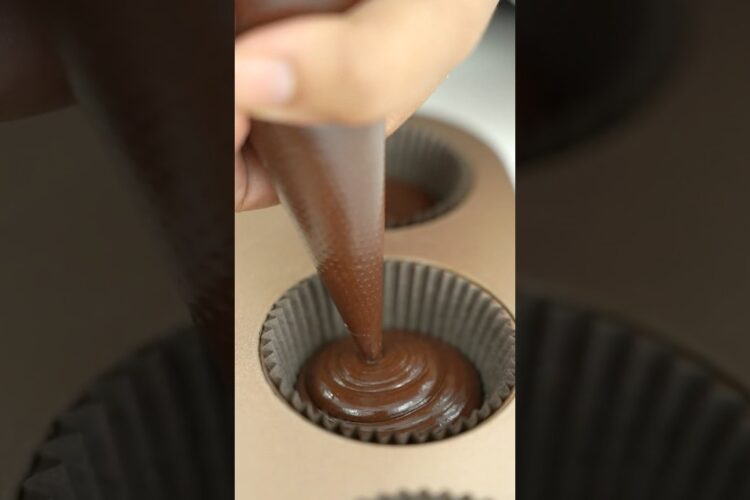 Crack-Free Cupcake Guide + No-Stick Liner Hack!