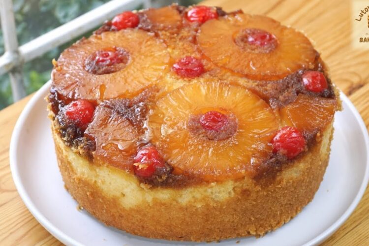 TRY THIS YUMMY HOLIDAY PINEAPPLE UPSIDE DOWN CAKE!