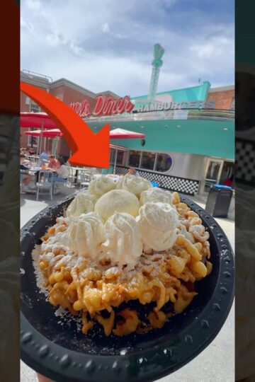 The BEST theme park Funnel Cake is at Universal Studios Hollywood #shorts
