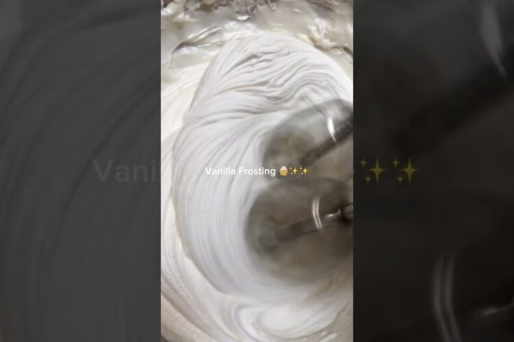 Vanilla Frosting!!! Super easy and only 4 ingredients!