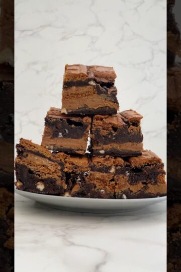 Would you try these Biscoff Brownies?🤩🍪 #biscoff #brownie #fudgybrownies #shorts