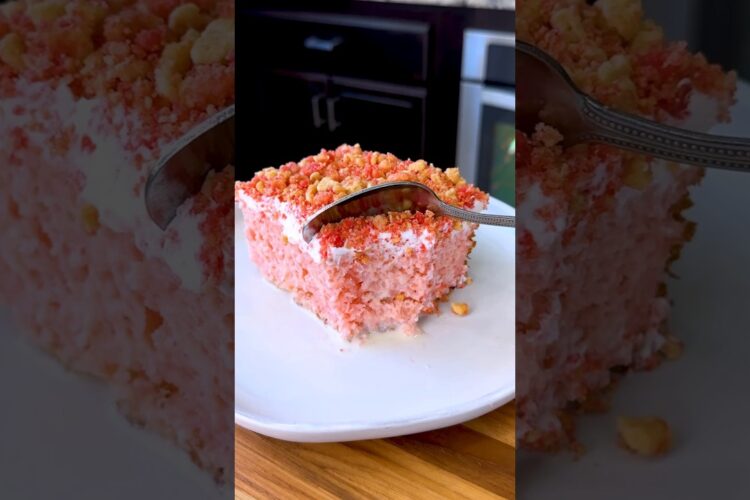 Strawberry Crunch Tres Leches Cake #shorts