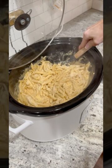Crockpot Southwest Ranch Chicken Pasta - Super Easy Crockpot Meal!