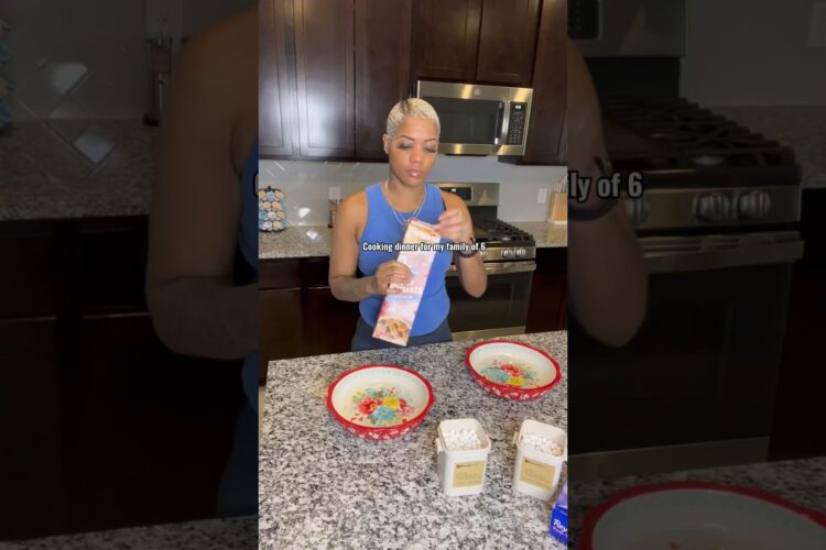 #cooking chicken pot pie #dinner #explore #foryou #foodie #family #food #shortvideo #cookingchannel