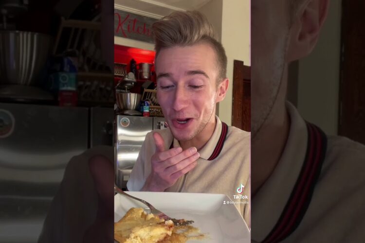 Dylan Hollis - FAKE APPLE PIE (TikTok Vintage Recipe)