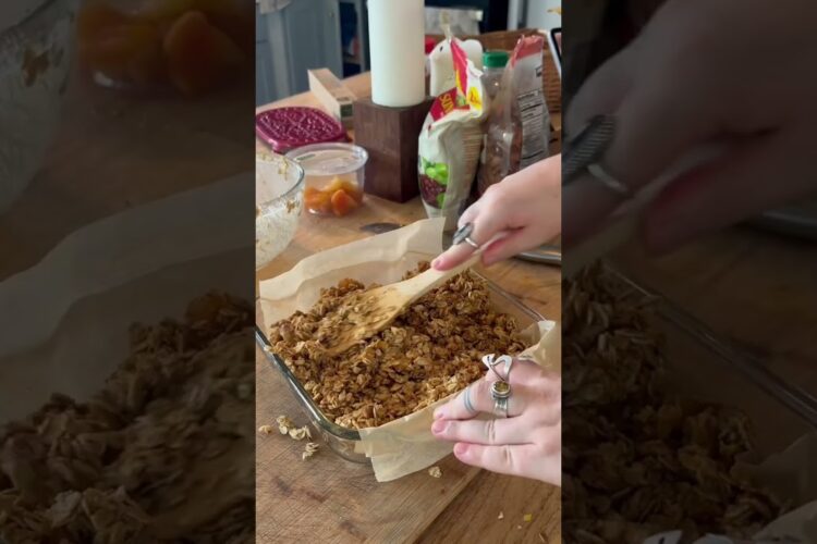 incredibly easy no-bake granola bars :)