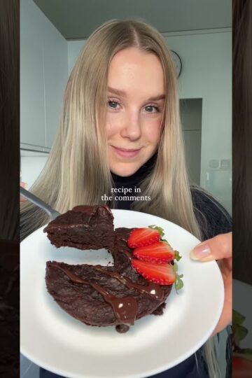 4-ingredient Healthy Chocolate Microwave Cake🤩 #glutenfree #healthydessert #vegancake #healthy