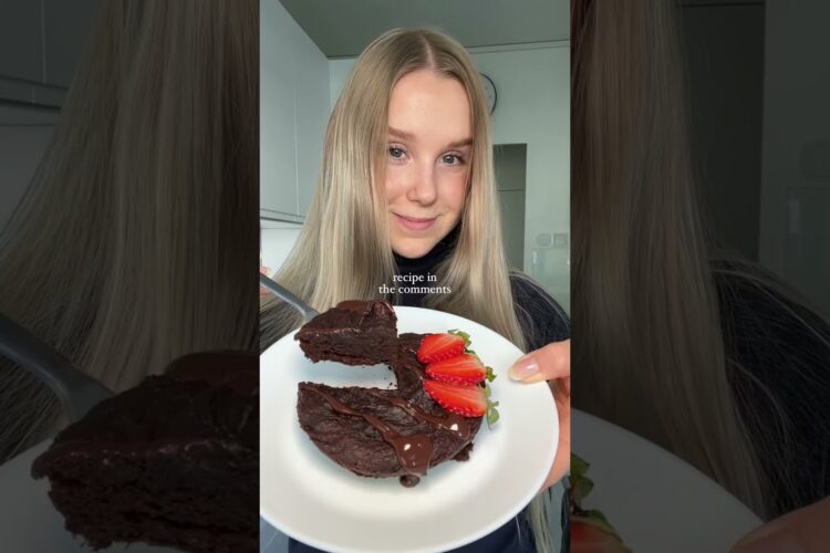 4-ingredient Healthy Chocolate Microwave Cake🤩 #glutenfree #healthydessert #vegancake #healthy