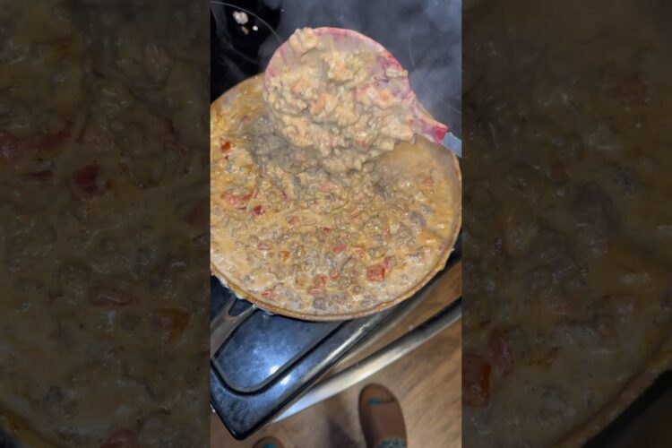 the BEST Rotel Dip you’ll ever taste 👀😋 #rotel #roteldip #nacho #nachos #nachoschips #velveeta