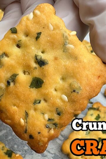 Homemade Crunchy Saltine Crackers Recipe ! Step-by-Step Tutorial ! Delicious Biscuits !