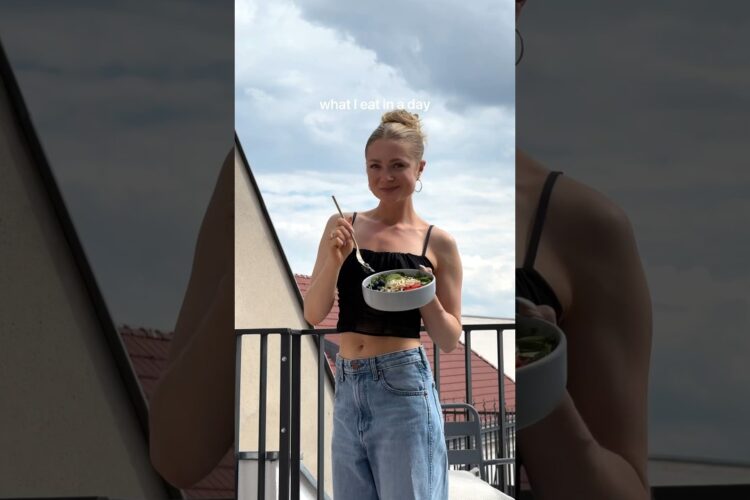 a realistic what I eat in a day, to feel my best this summer