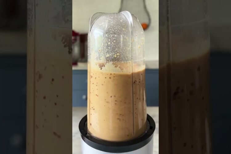 *NO EGGS & NO REFINED SUGAR* DATES & CHOCOLATE CAKE #shorts