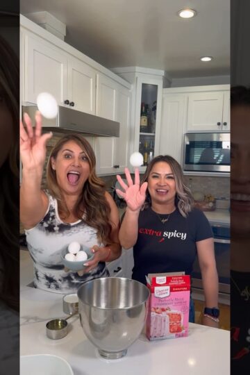 Strawberry Tres Leche Crunch cake 🍓🍰  @LoveKariCooking