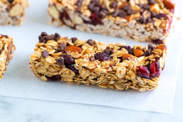 How to Make Soft and Chewy Granola Bars - Homemade Granola Bar Recipe