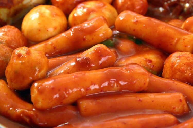 Spicy rice cake (Tteokbokki: 떡볶이)
