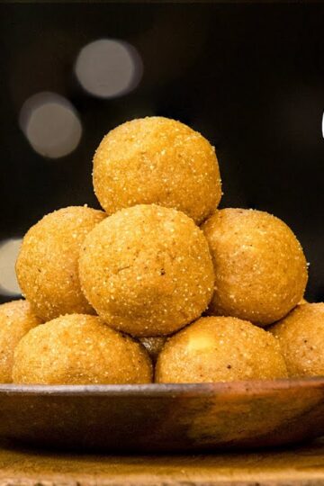 Urad Dal Ladoo Recipe | Healthy Snacks Recipes | High Protein Snacks | Laddu Recipe | Sweet Recipes