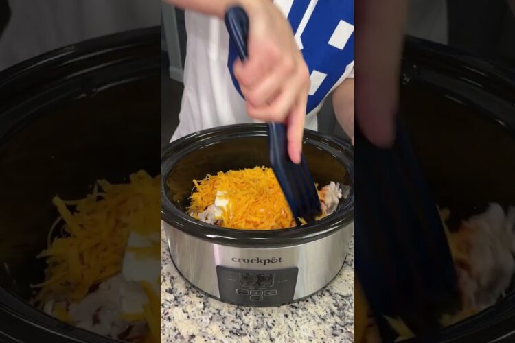The Perfect Game Day Snack 🏈: Crockpot Buffalo Chicken Dip