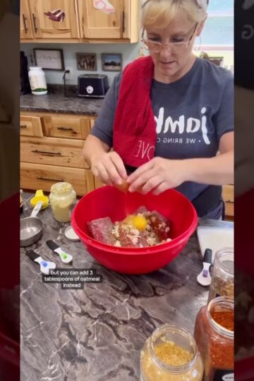 SUPER EASY MEATLOAF RECiPE 😋😉 #justthebells10 #cooking #meatloaf #shortscreator