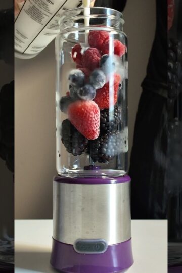 Blender 4 Berries Smoothie #satisfying #shorts #recipe #smoothie #blender #juice #homecafe #berry