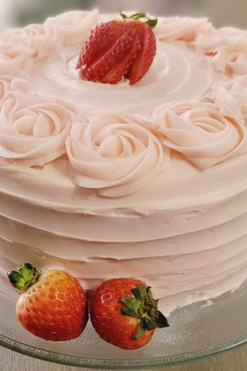 Dolly Parton's Strawberry Cake Review