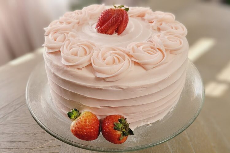 Dolly Parton's Strawberry Cake Review