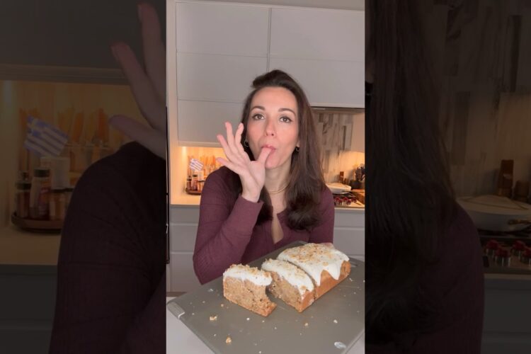 I can’t stop making this Healthy Oatmeal Carrot Cake Bread #shorts