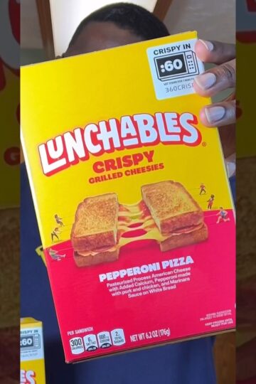 Microwavable GRILLED CHEESE? #shorts #lunchables #foodreview #food