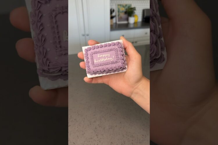 Mini sheet cakes are always a good idea 😚 #cake #cakedecorating #shorts #mini