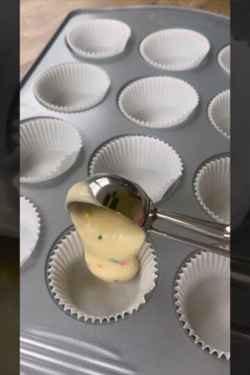 Kitchen Hacks You Need To Know: Baking Cupcakes 🧁