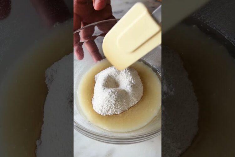 NO OVEN VANILLA CAKE | EGGLESS VANILLA CAKE IN PRESSURE COOKER | PRESSURE COOKER CAKE #shorts