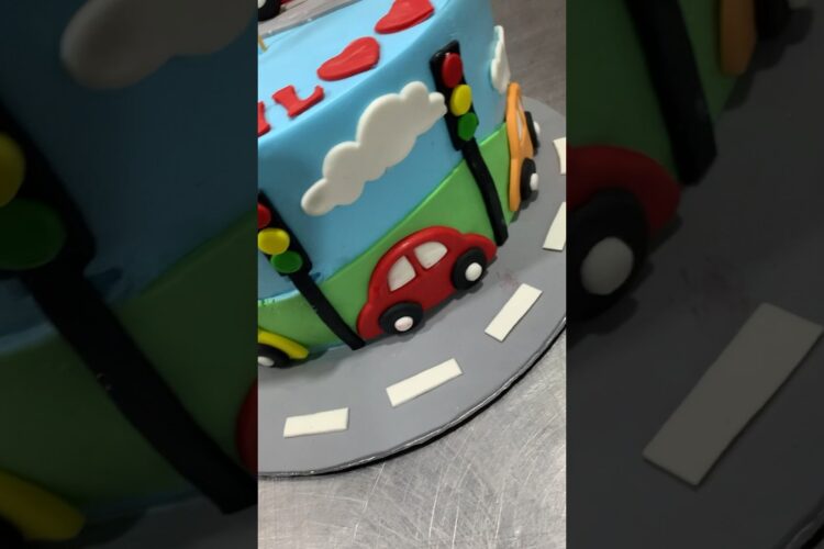 Car cake l First birthday cake decorating ideas for kids