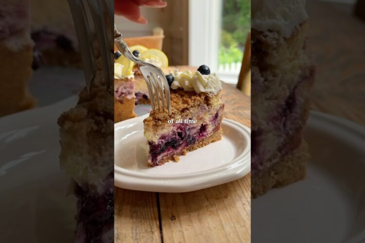 Lemon Blueberry Crumble Cheesecake