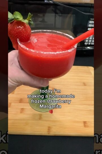 Homemade frozen strawberry margarita recipe 🍓 #homemade #margarita #recipes